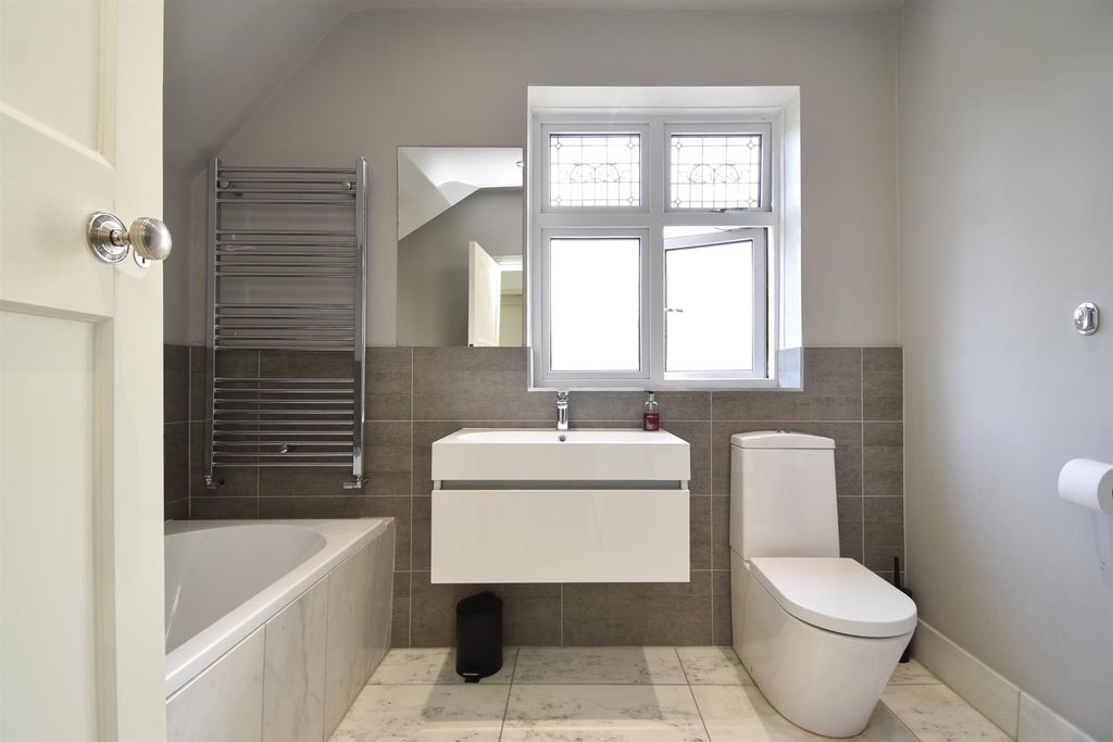 Additional image 23 of 6 bed detached house for saleSutherland Avenue, Bexhill-On-Sea TN39