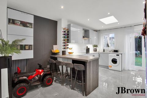 Deansbrook Road, Edgware, Middlesex HA8