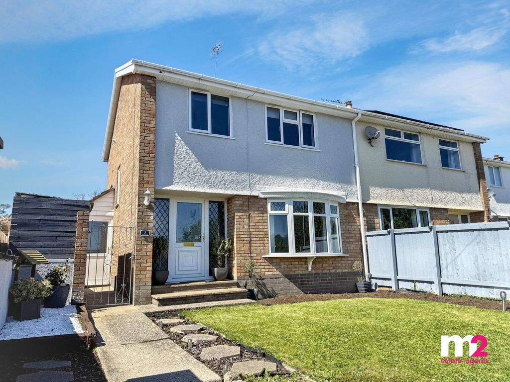 3 bed semi-detached house for saleBrynhyfryd Close, Little Mill, Pontypool NP4