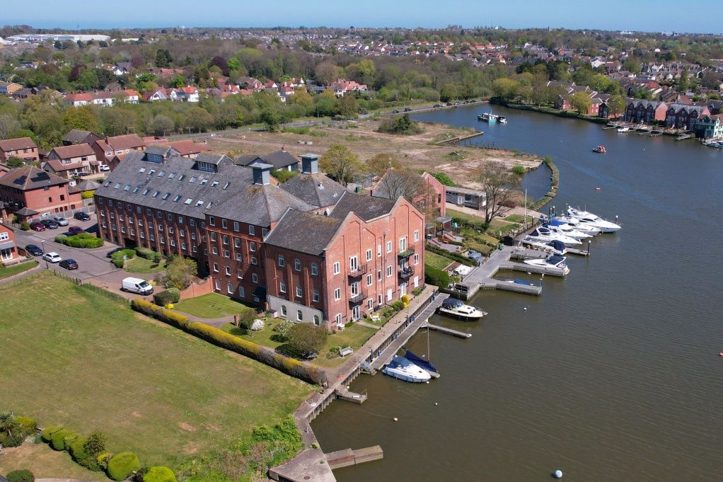 3 bed flat for saleSwonnells Walk, Oulton Broad NR32