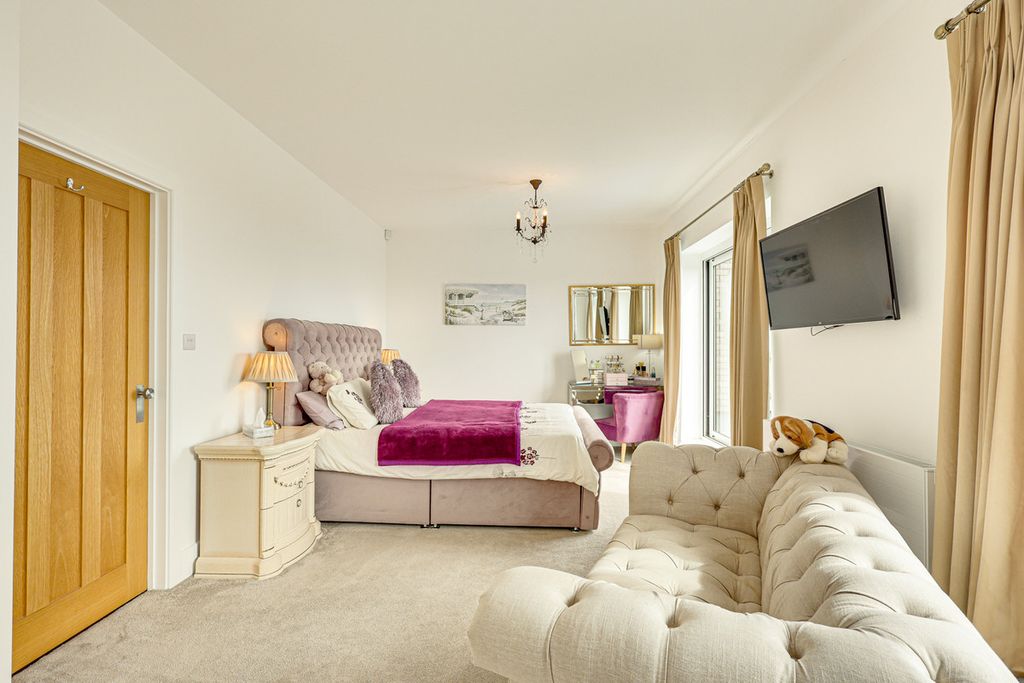 Additional image 23 of 4 bed detached house for saleCastle Road, Benfleet SS7