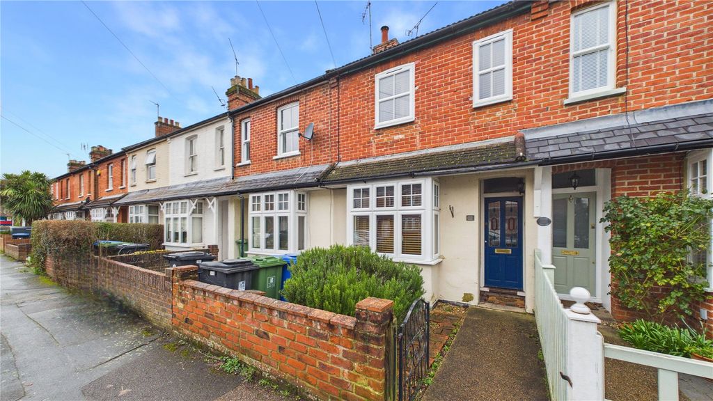 3 bed terraced house for saleHorsell, Surrey GU21