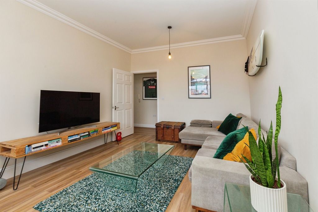Additional image 3 of 2 bed flat for saleKnightsbridge Place, Aylesbury HP19