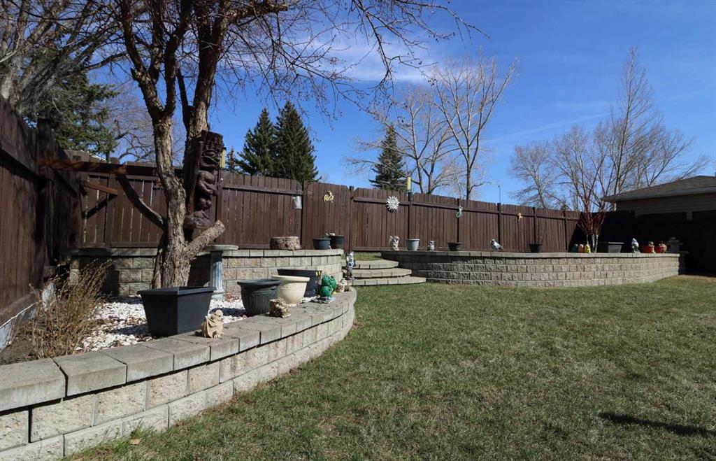 Additional image 2 of 8 Meadow Place SE, Airdrie, AB, T4A 1W4