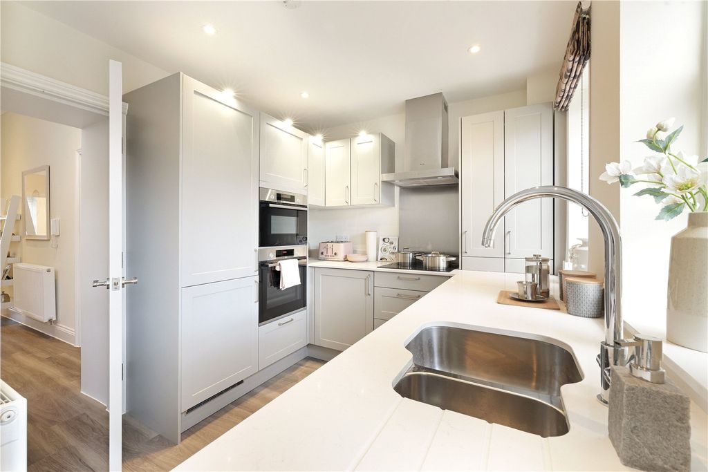 Additional image 9 of 2 bed flat for saleBinfield House, Terrace Road North, Bracknell, Berkshire RG42