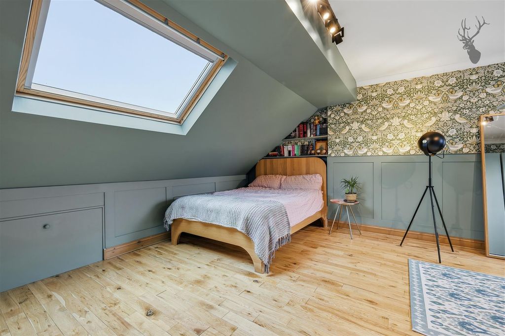 Additional image 26 of 5 bed semi-detached house for saleWestbury Lane, Buckhurst Hill IG9