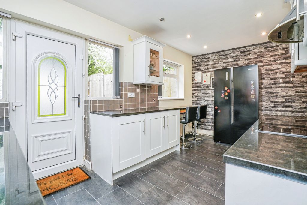 3 bed semi-detached house for saleWheelwright Close, Leeds LS12 photo 5