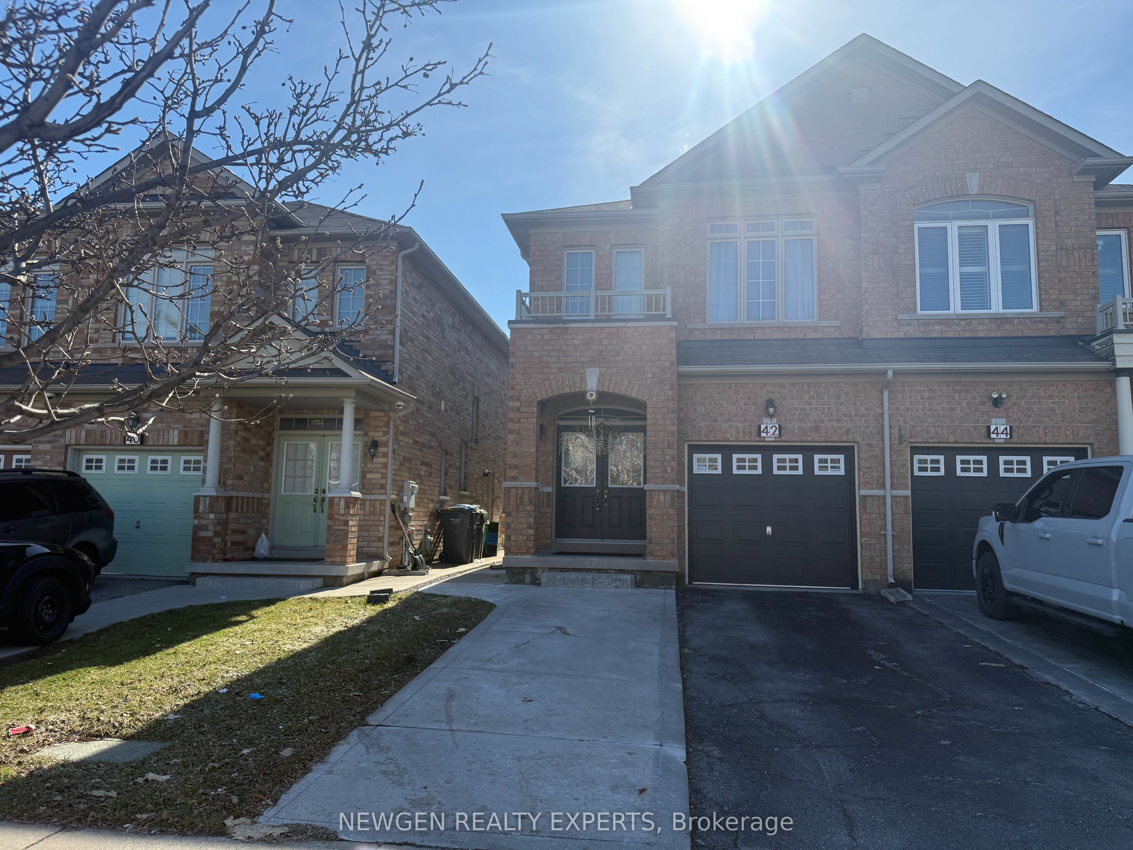 #Upper-42 Crystalview Crescent, Brampton, ON, L6P 2R7