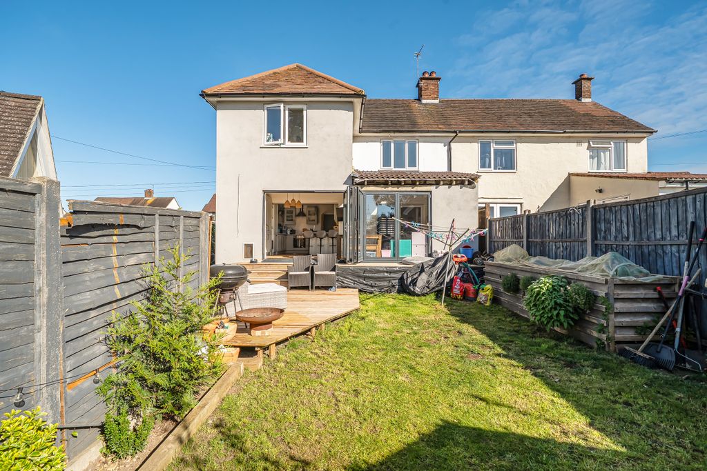 Additional image 15 of 4 bed semi-detached house for saleTrowley Rise, Abbots Langley, Hertfordshire WD5