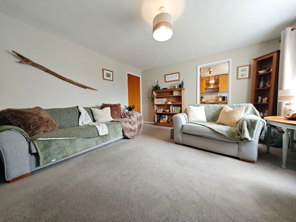 2 bed flat for saleShowfield, Brampton CA8 photo 4