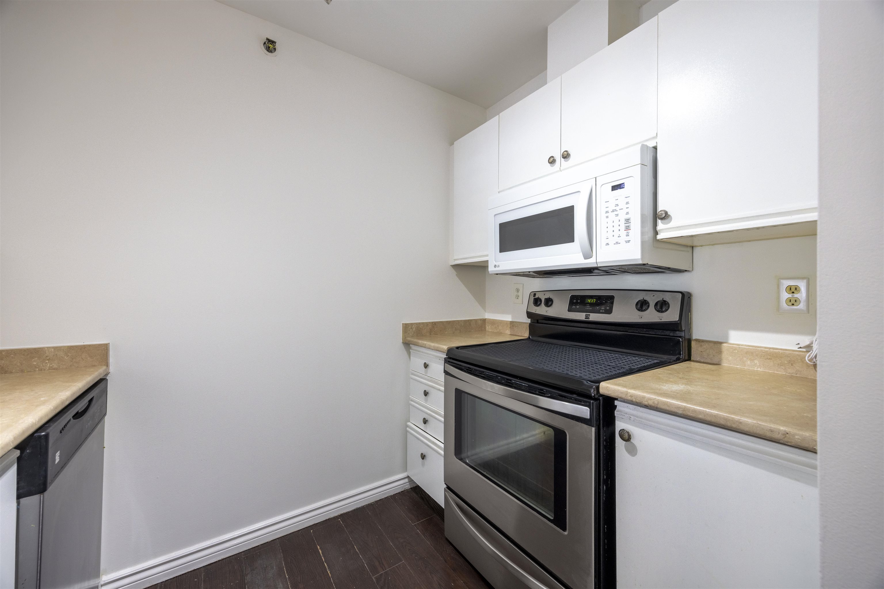 Additional image 4 of 10-3200 Westwood Street, Port Coquitlam, BC, V3C 3L8