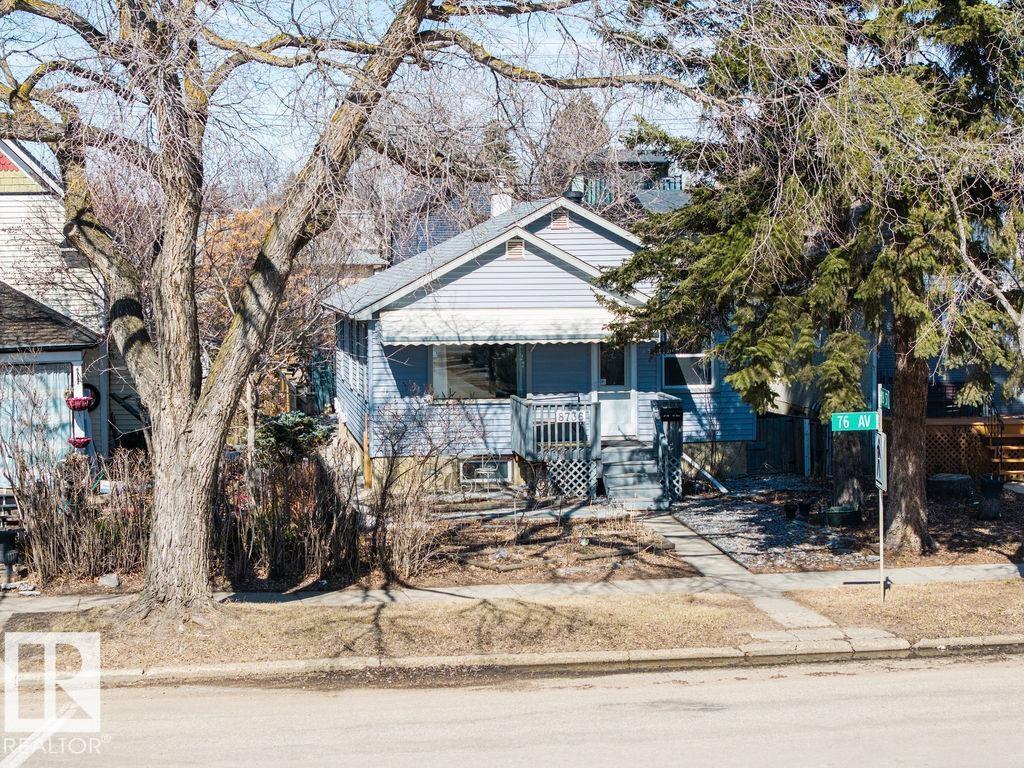 8736 76 Avenue NW, Edmonton, AB, T6C0J5