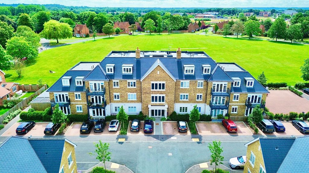 2 bed flat for saleVictory Gardens, Arborfield Green, Reading, Berkshire RG2