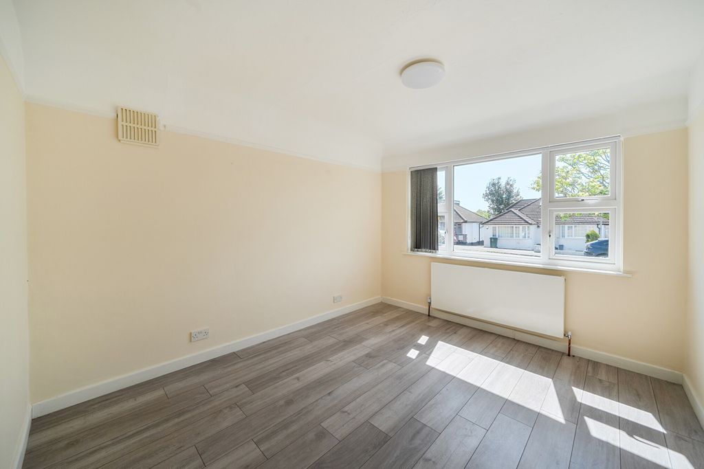 Additional image 10 of 2 bed bungalow for salePenrose Avenue, Watford, Hertfordshire WD19