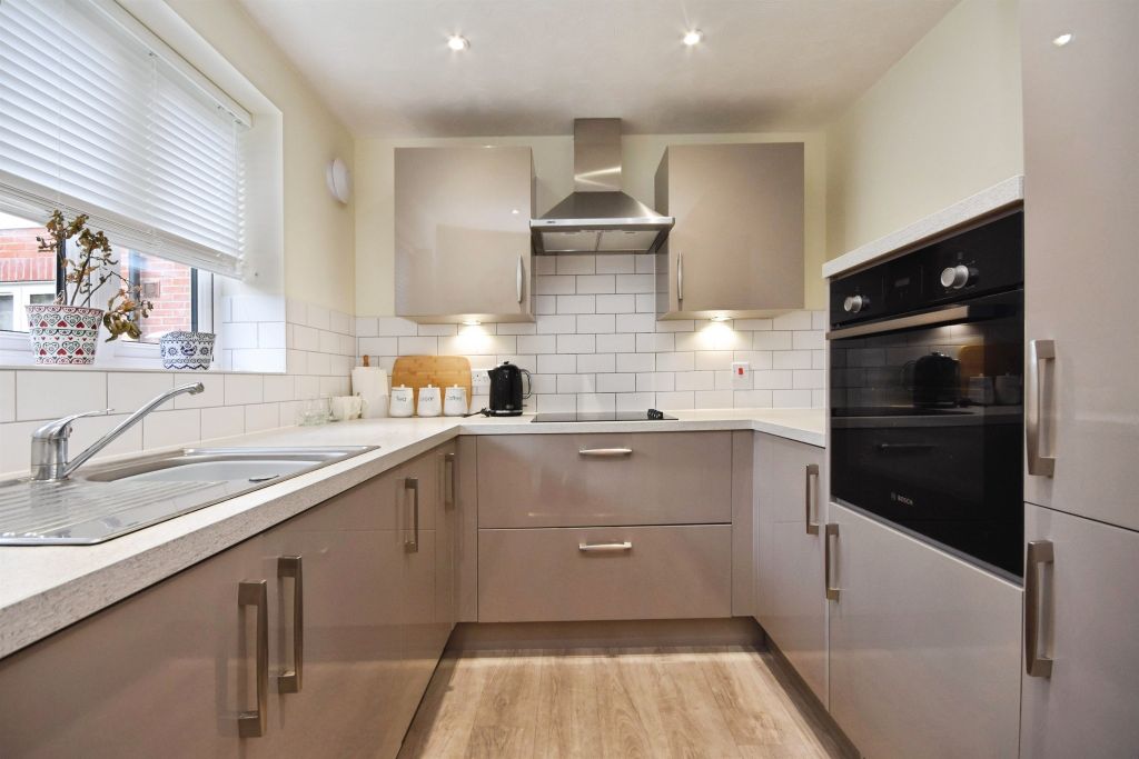 Additional image 2 of 1 bed flat for saleLaindon Road, Billericay CM12