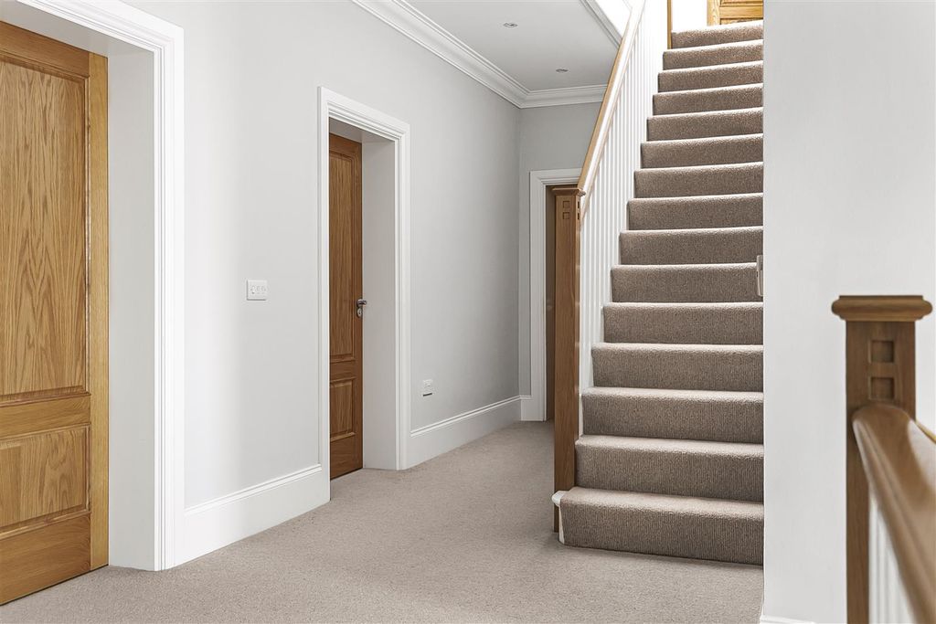 Additional image 20 of 6 bed detached house for saleSubstantial 6200Sqft Family Home, Broxbourne EN10