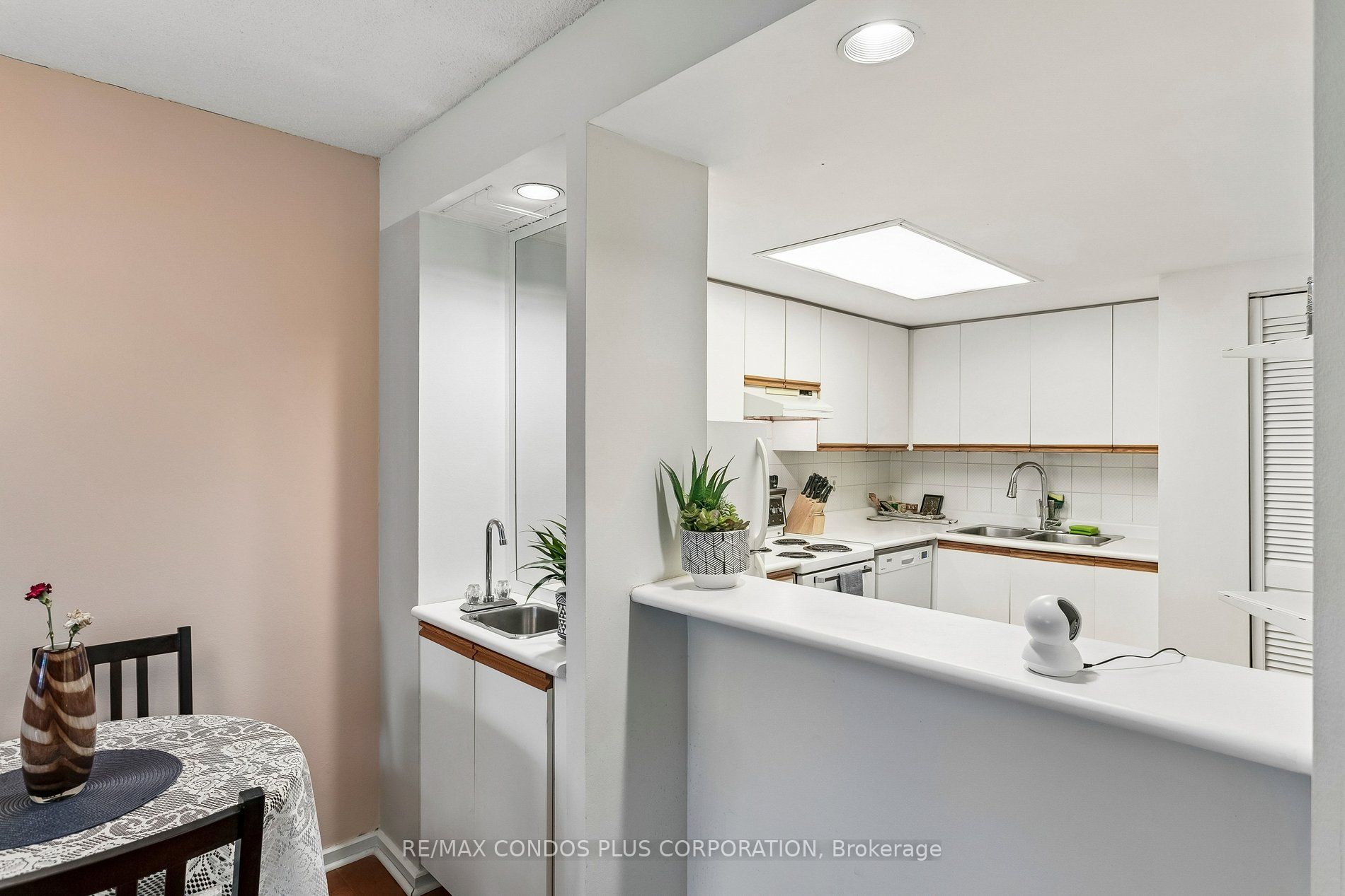 Additional image 6 of 204-15 Maitland Place, Toronto, ON, M4Y 2X3