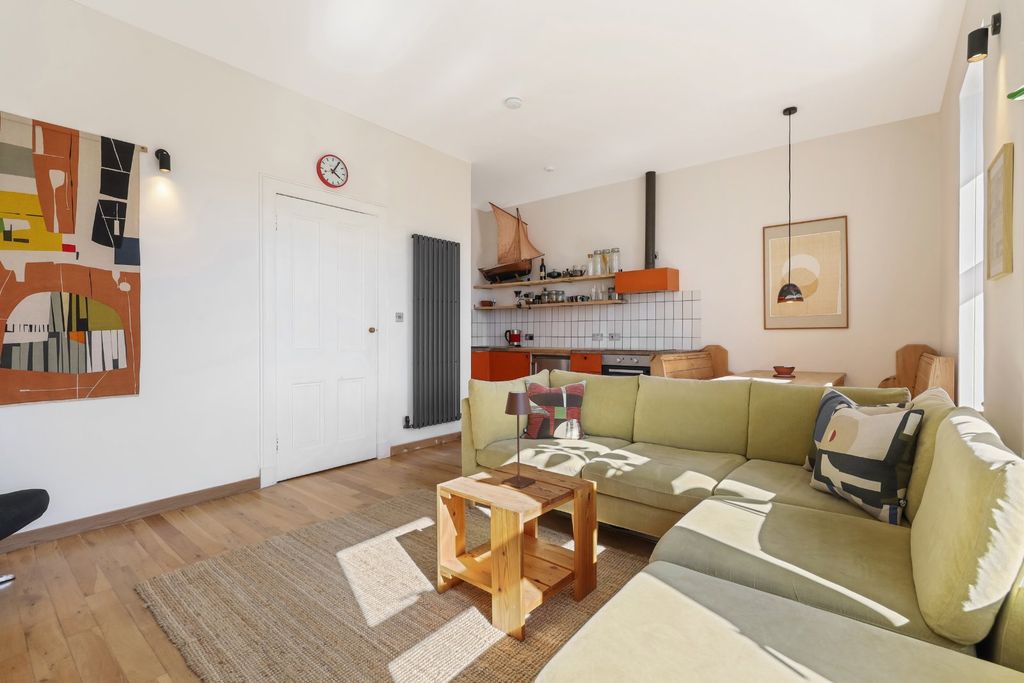 Additional image 10 of 2 bed flat for saleJanefield Place, Beith, North Ayrshire KA15