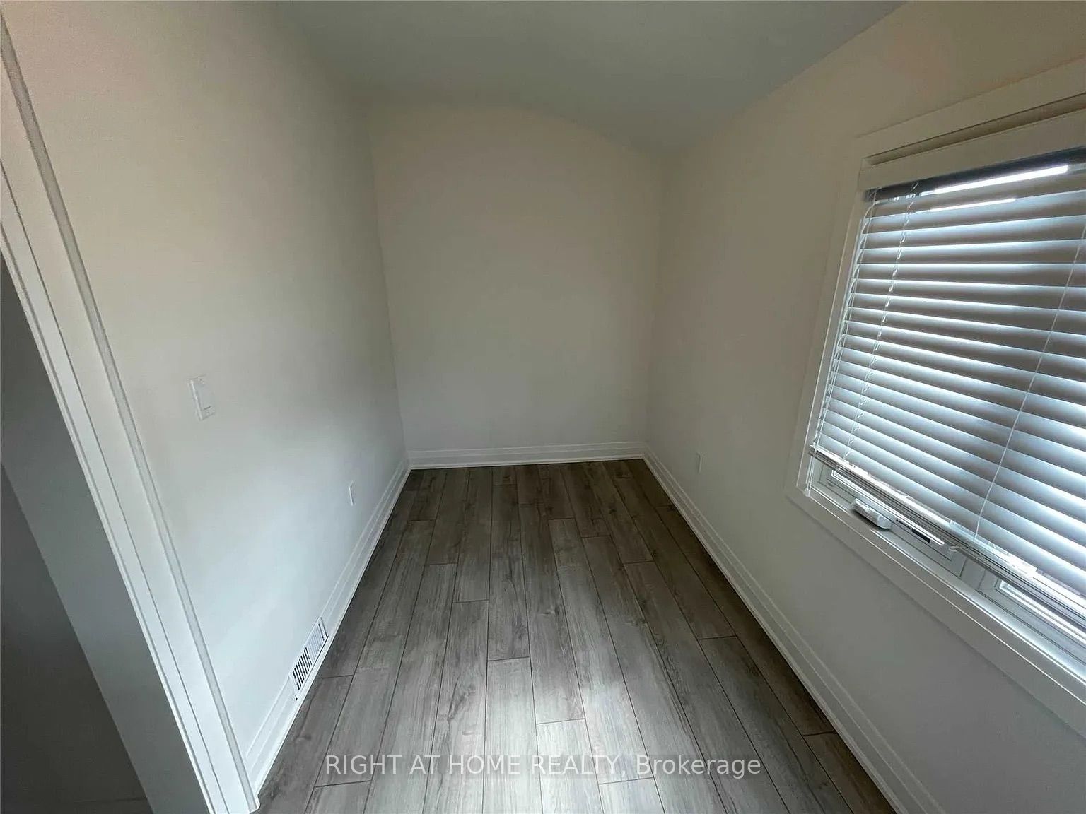 Additional image 6 of Upper-380 Northcliffe Boulevard, Toronto, ON, M6E 3L1