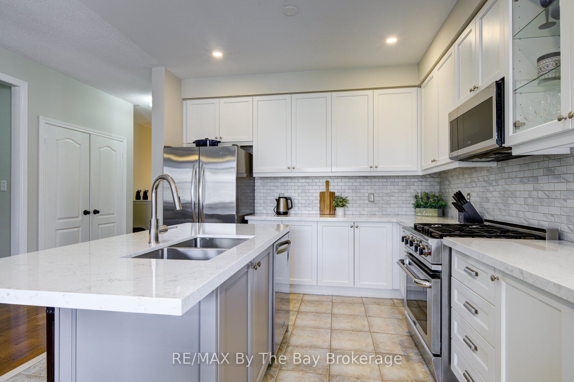 Additional image 3 of 69 White Sands Way, Wasaga Beach, ON, L9Z 0E1