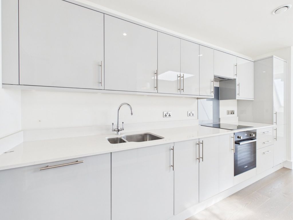 Additional image 3 of 2 bed flat for saleRegent Place, 75 Sycamore Road, Amersham, Buckinghamshire HP6