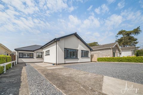 Foxhole Drive, Southgate, Swansea SA3