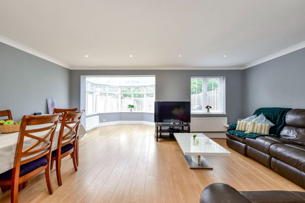 Additional image 6 of 4 bed semi-detached house for salePopes Road, Abbots Langley WD5