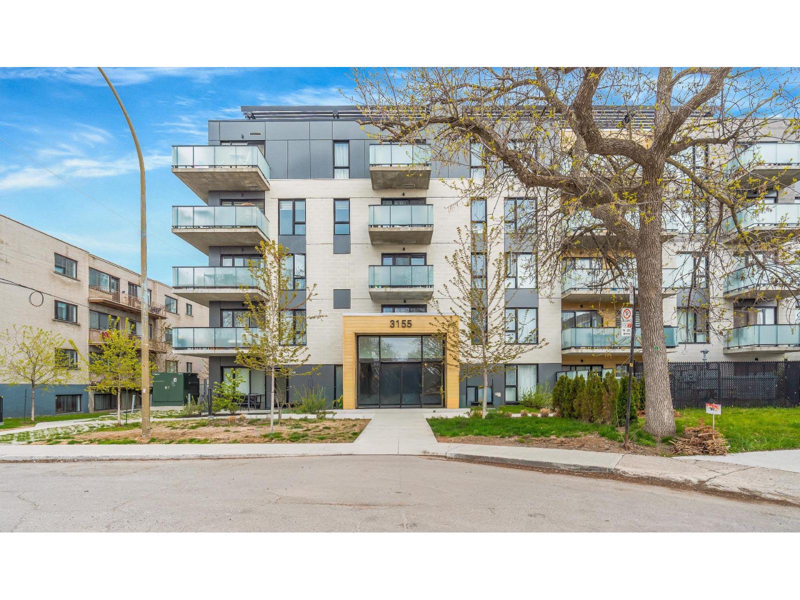 3155 Av. Parkville