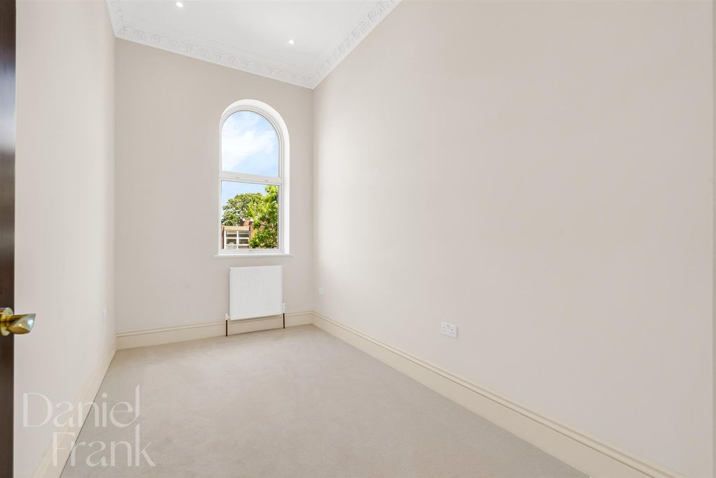 Additional image 30 of 5 bed semi-detached house for salePalmerston Road, Buckhurst Hill IG9