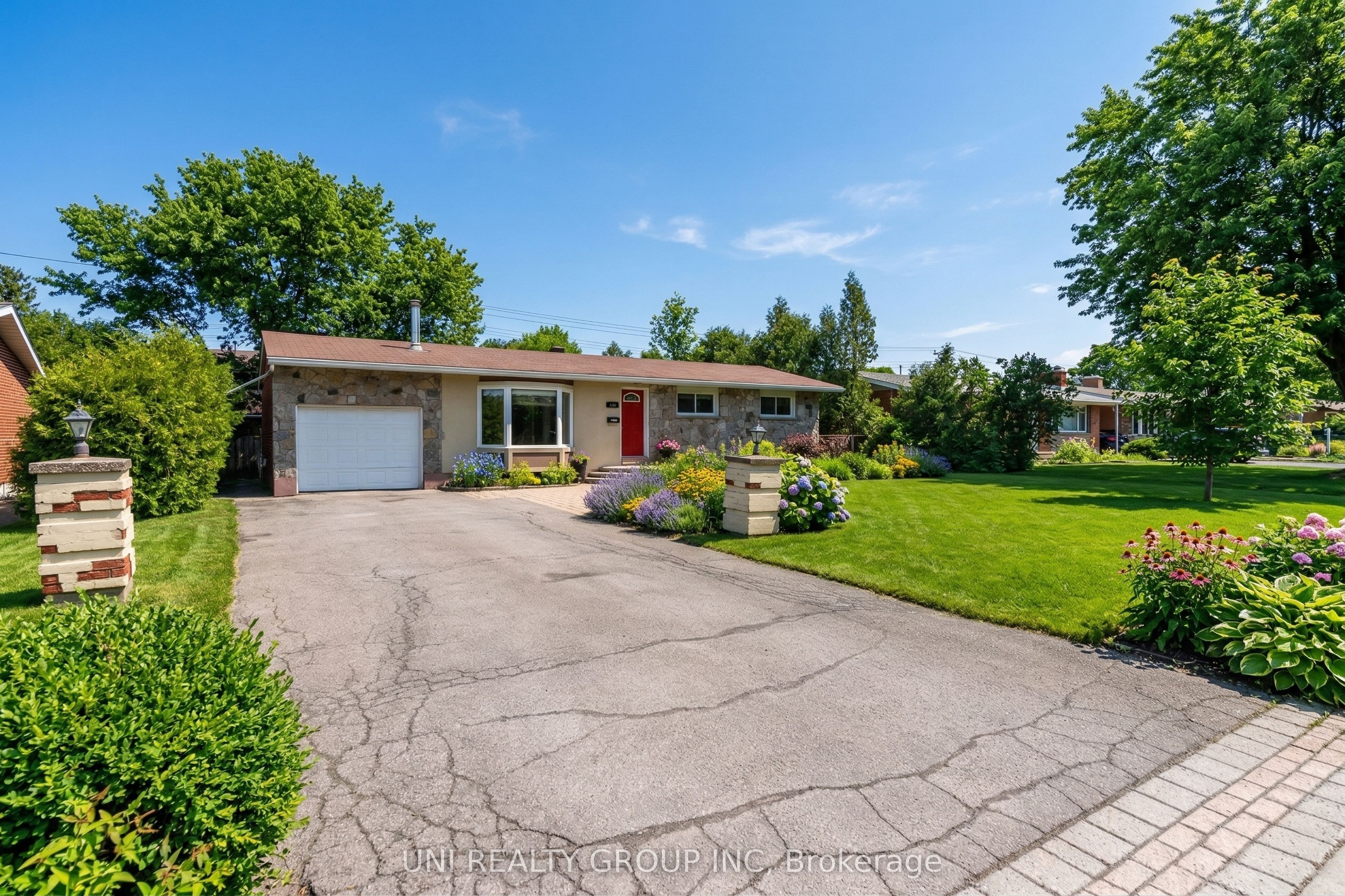 17 Forest Park Avenue, Ottawa, ON, K2E 5A2