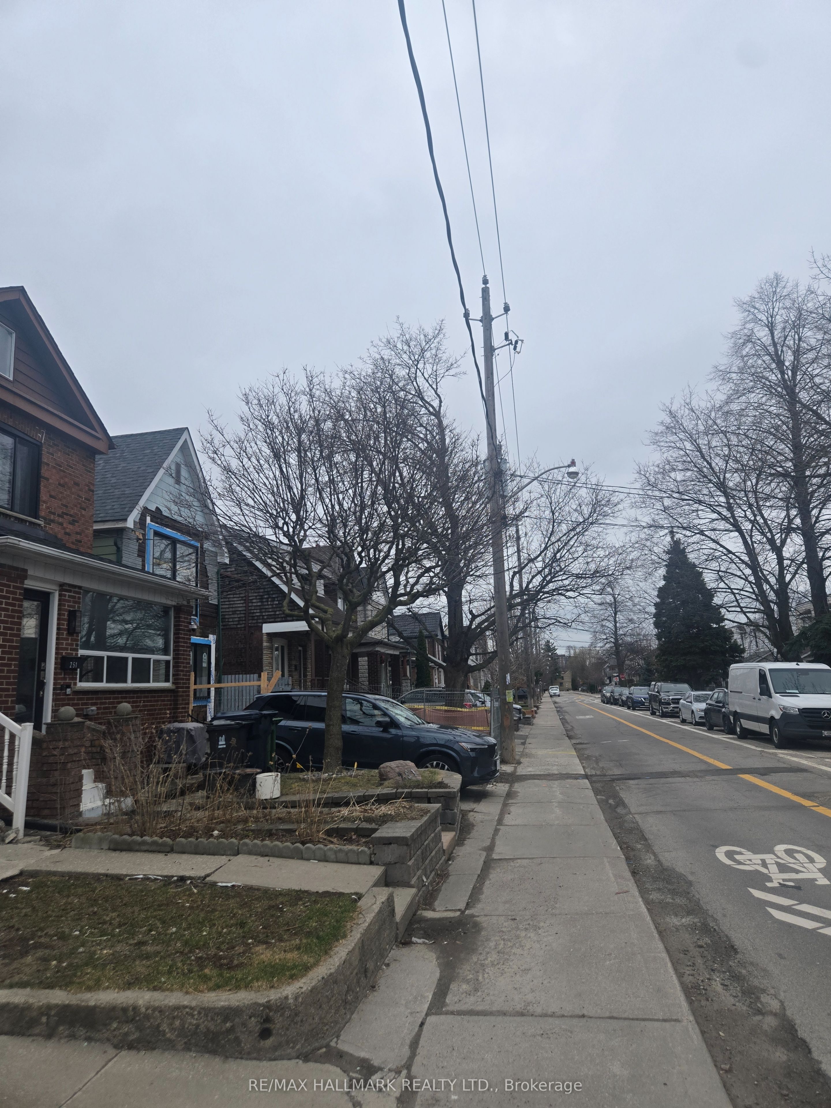 Additional image 4 of Main-251 Silverthorn Avenue, Toronto, ON, M6N 3K2