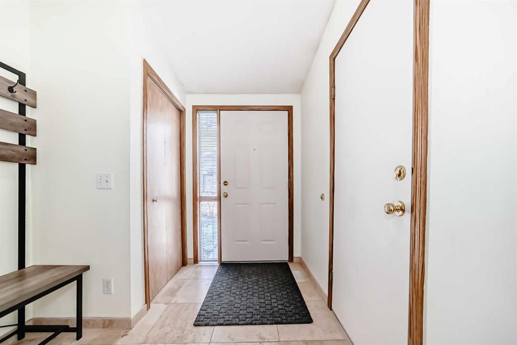 Additional image 4 of 209 Somervale Point SW, Calgary, AB, T2Y 3K4
