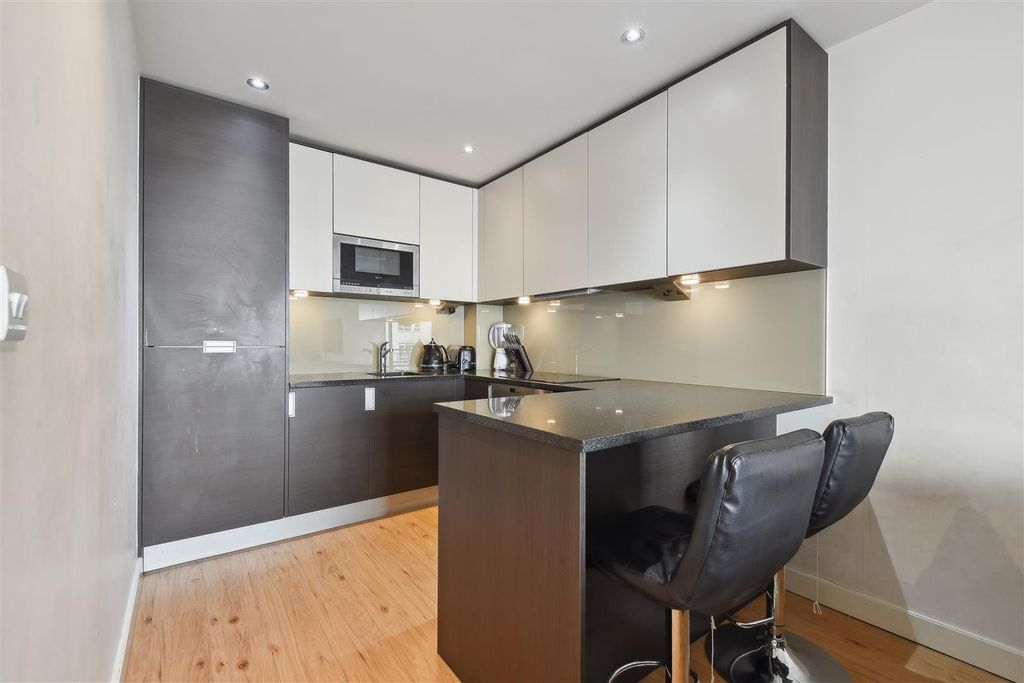 Additional image 3 of 2 bed flat for saleHeritage Avenue, London NW9