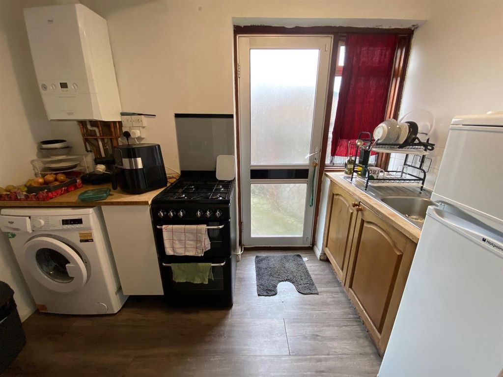 Additional image 4 of 1 bed flat for saleFirst Avenue, Dagenham RM10