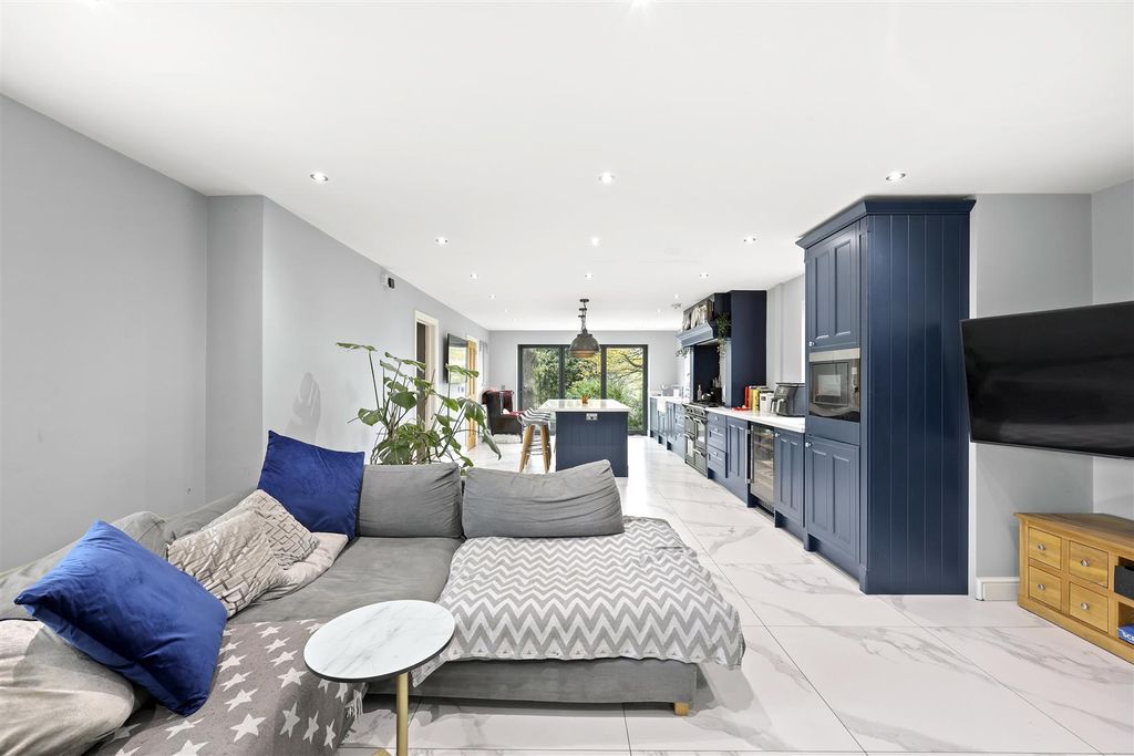 Additional image 13 of 5 bed semi-detached house for saleArdmore Lane, Buckhurst Hill IG9