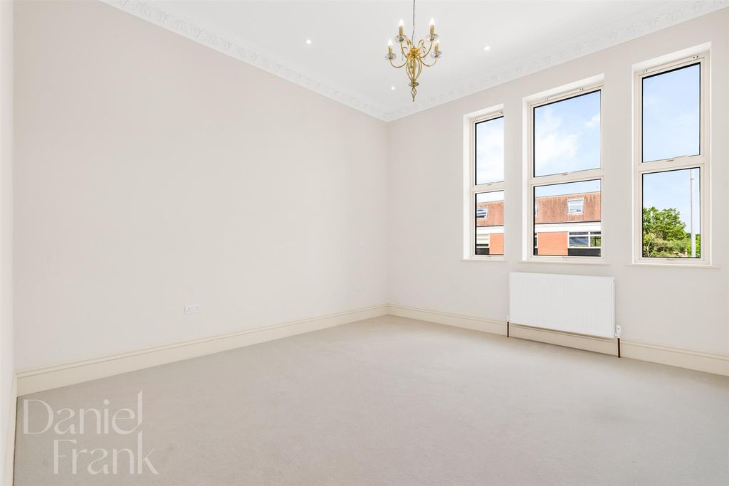 Additional image 27 of 5 bed semi-detached house for salePalmerston Road, Buckhurst Hill IG9