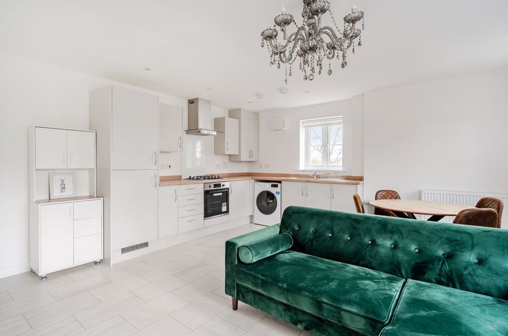 Additional image 11 of 1 bed flat for saleClover Grove, Alton, Hampshire GU34
