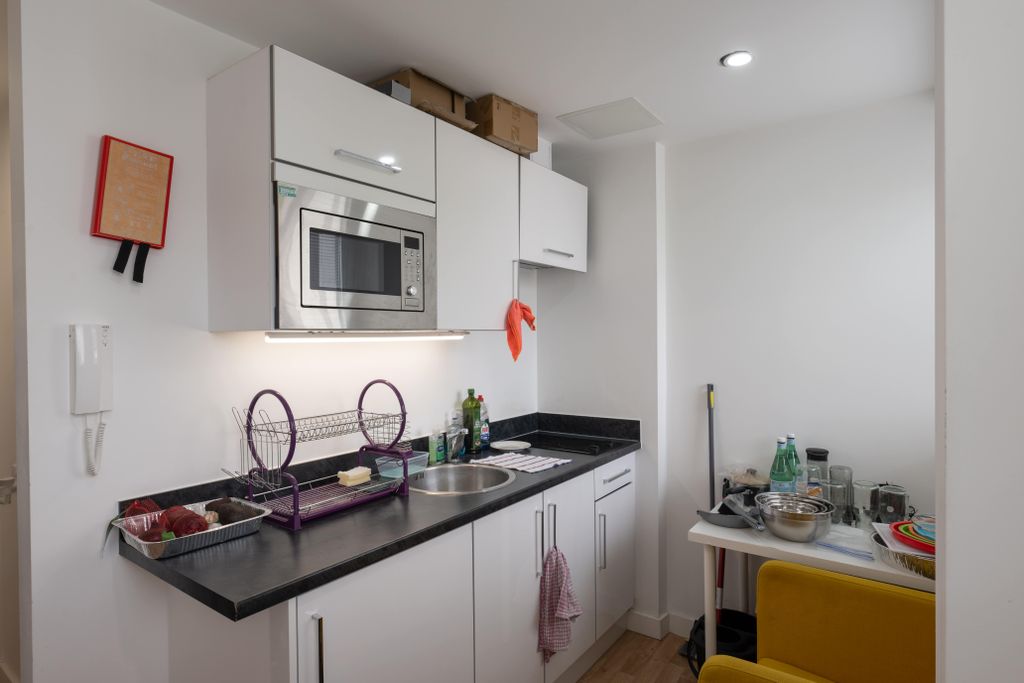 1 bed flat for saleThe Midway, Newcastle-Under-Lyme ST5 photo 5