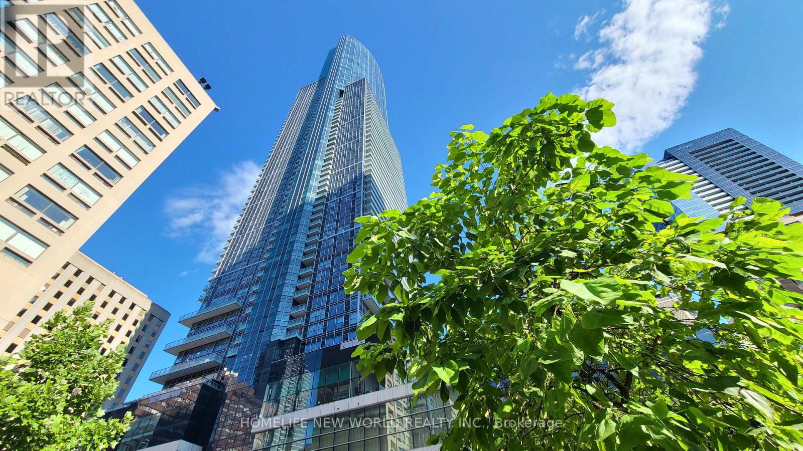 2905 - 386 YONGE STREET