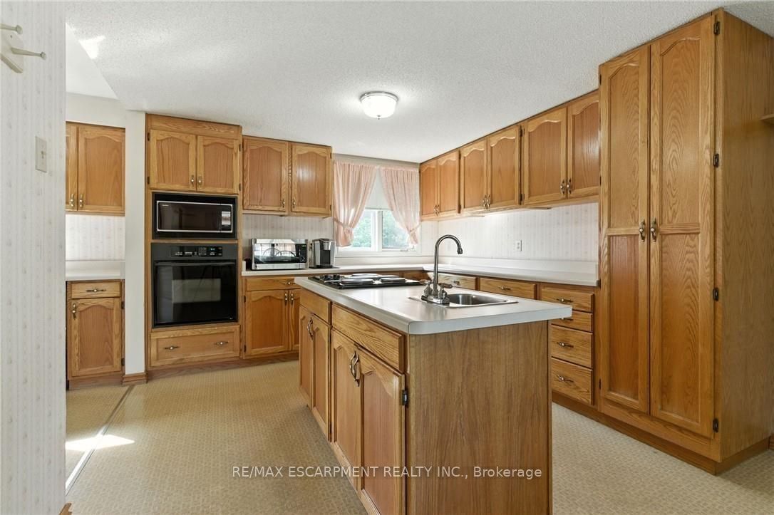 18 Jasper Drive, Hamilton, ON, L8G 2S7 photo 4