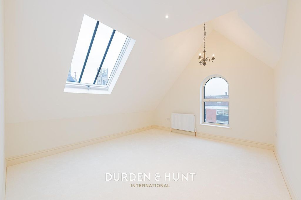 Additional image 35 of 5 bed semi-detached house for salePalmerston Road, Buckhurst Hill IG9