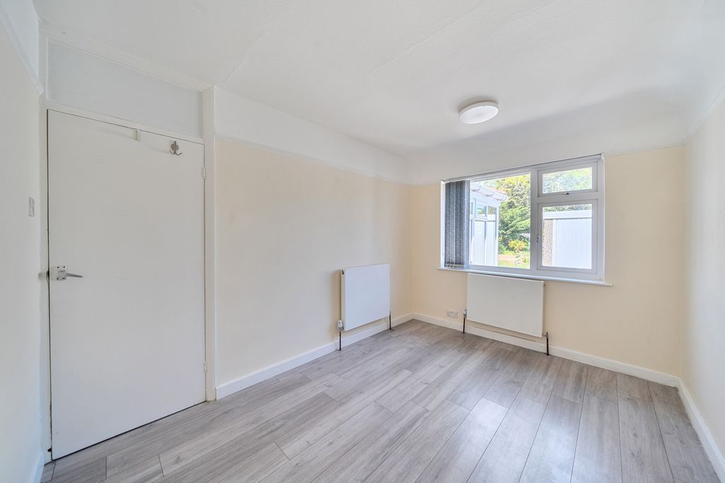 Additional image 14 of 2 bed bungalow for salePenrose Avenue, Watford, Hertfordshire WD19