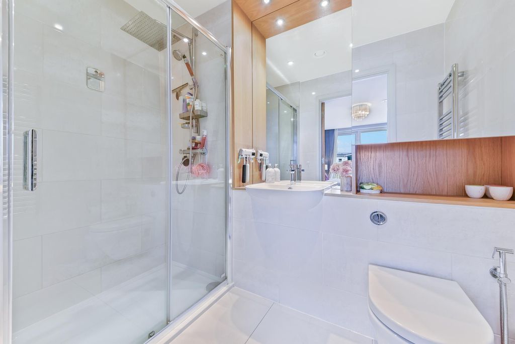 Additional image 11 of 2 bed flat for saleCopland Court, Durham Wharf Drive, Brentford TW8.