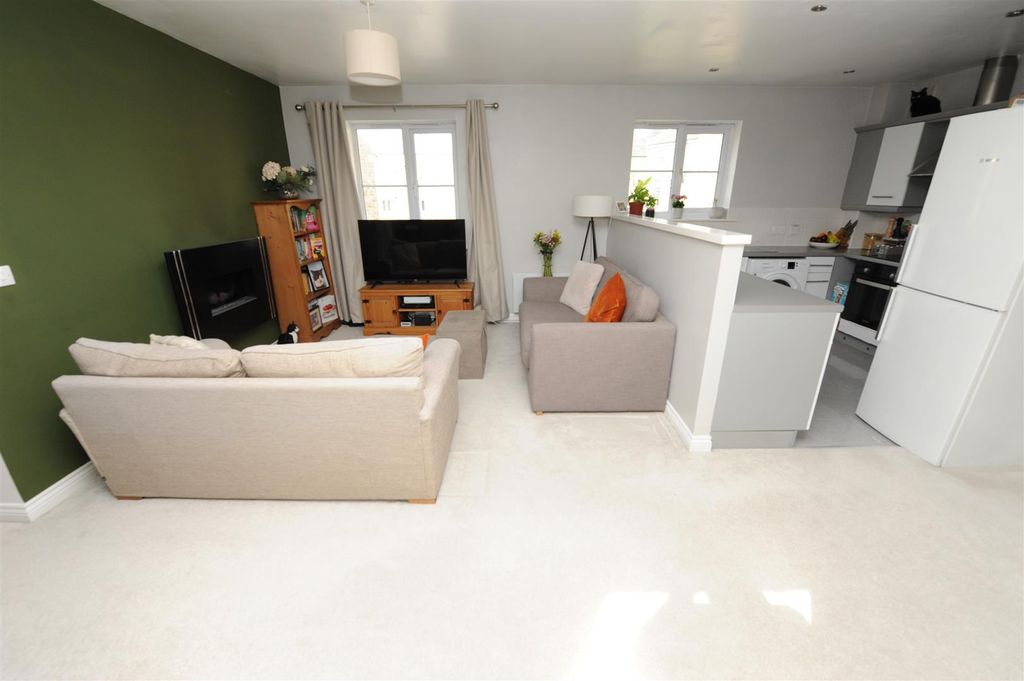 1 bed flat for saleLonglands, Idle BD10 photo 2