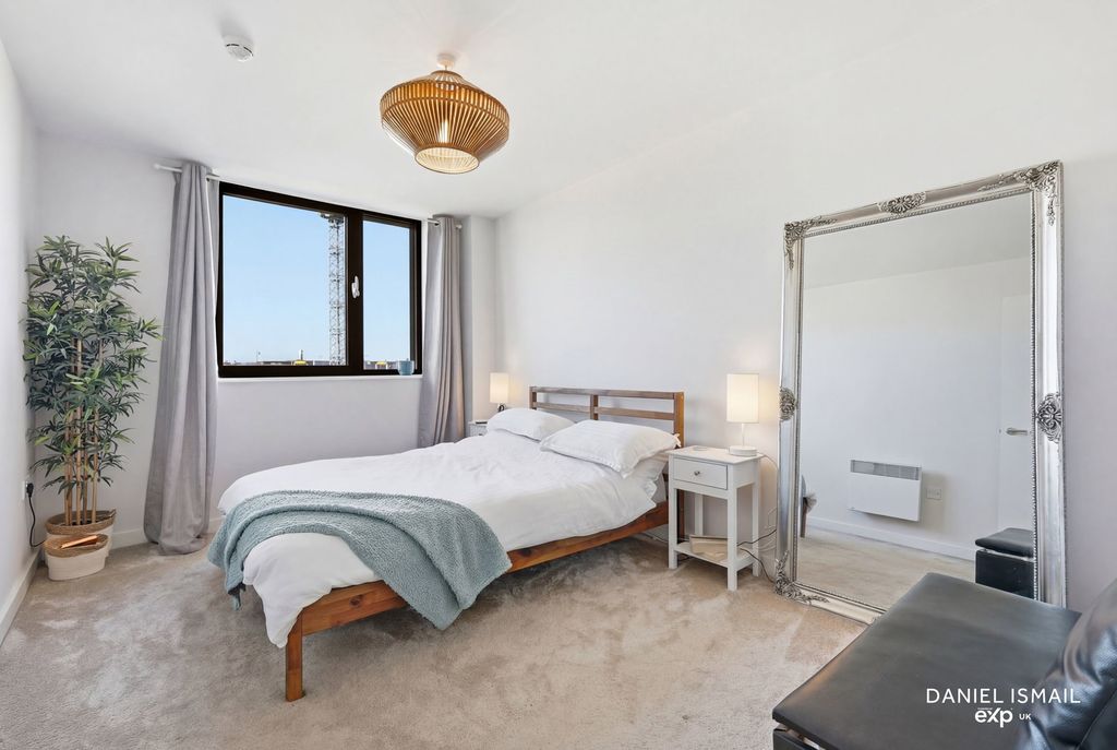 2 bed flat for saleThe Icon, Southernhay, Basildon SS14 photo 2