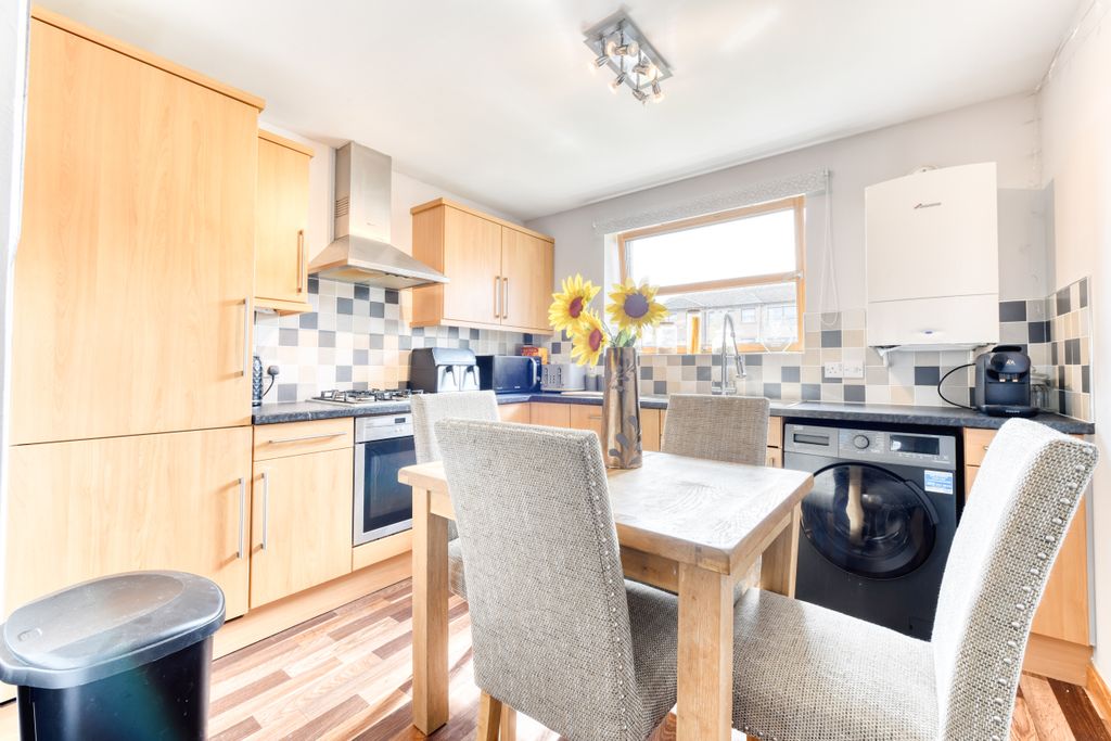 2 bed flat for saleMcintosh Crescent, Aberdeen AB21 photo 5