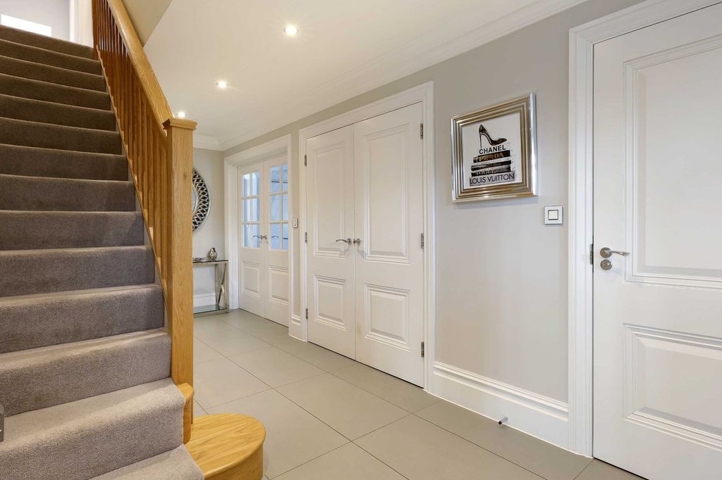 Additional image 13 of 4 bed detached house for saleQueen Elizabeth Crescent, Beaconsfield, Buckinghamshire HP9