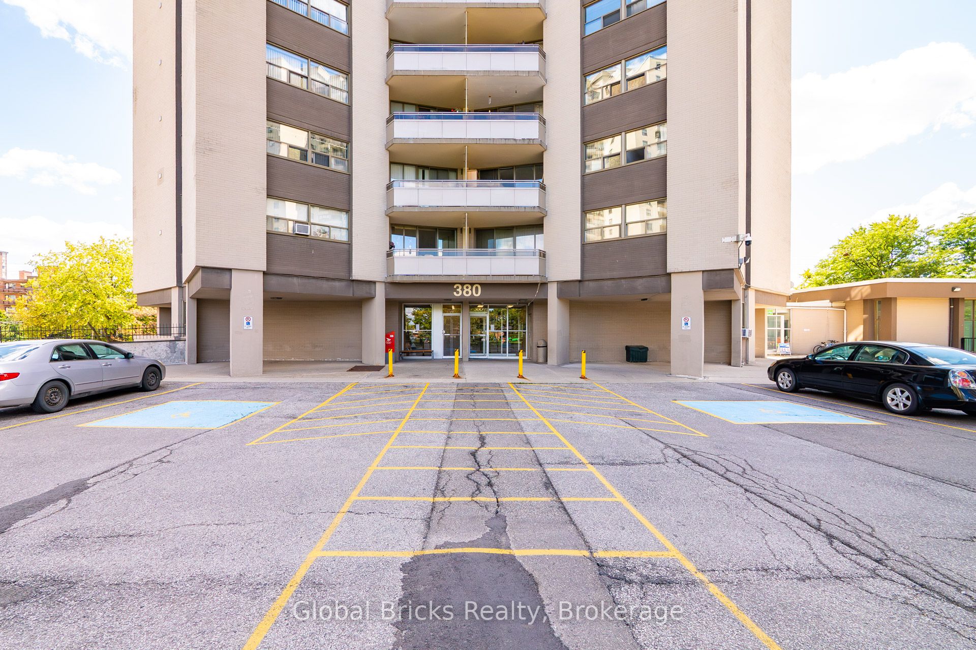 Additional image 5 of 1904-380 Dixon Road, Toronto, ON, M9R 1T3