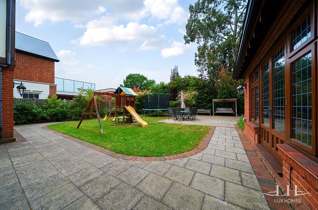Additional image 20 of 6 bed detached house for saleParkstone Avenue, Emerson Park RM11