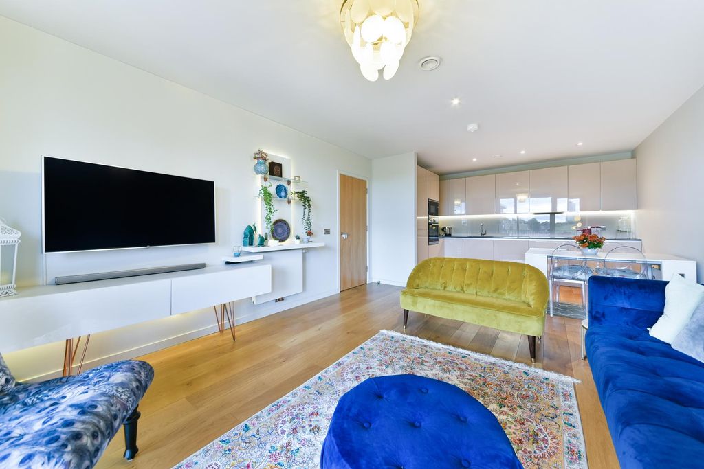 Additional image 5 of 2 bed flat for saleCopland Court, Durham Wharf Drive, Brentford TW8.